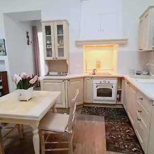  Apartment Trastevere Rome's Heart Charming & Cozy 2